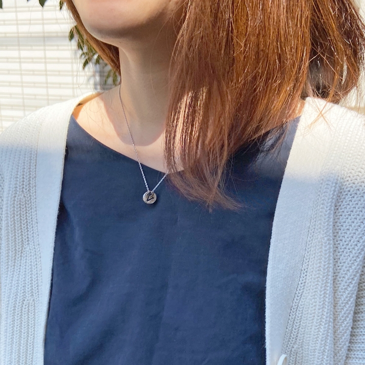 ネックレスペンダントサージカルステンレス製低アレルギーハワイアンジュエリーアルファベットイニシャルミニバレルBCDGIJLOPQTUVWXZメール便送料無料
