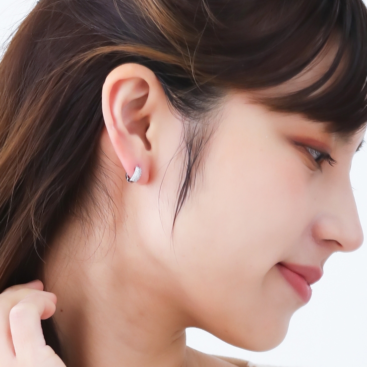 ※【SweetPea/両耳で揃う】Aデザイン 2㎝フープ 23石 全長4.5㎝ フープピアス レディース 両耳用[品番：PENA0036445]｜アクセサリー