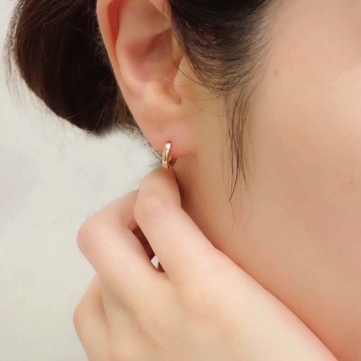 角の有るスタイリッシュな形 カチッと止まるワンタッチフープピアス 中折れタイプ | アクセサリーショップPIENA | 詳細画像5 