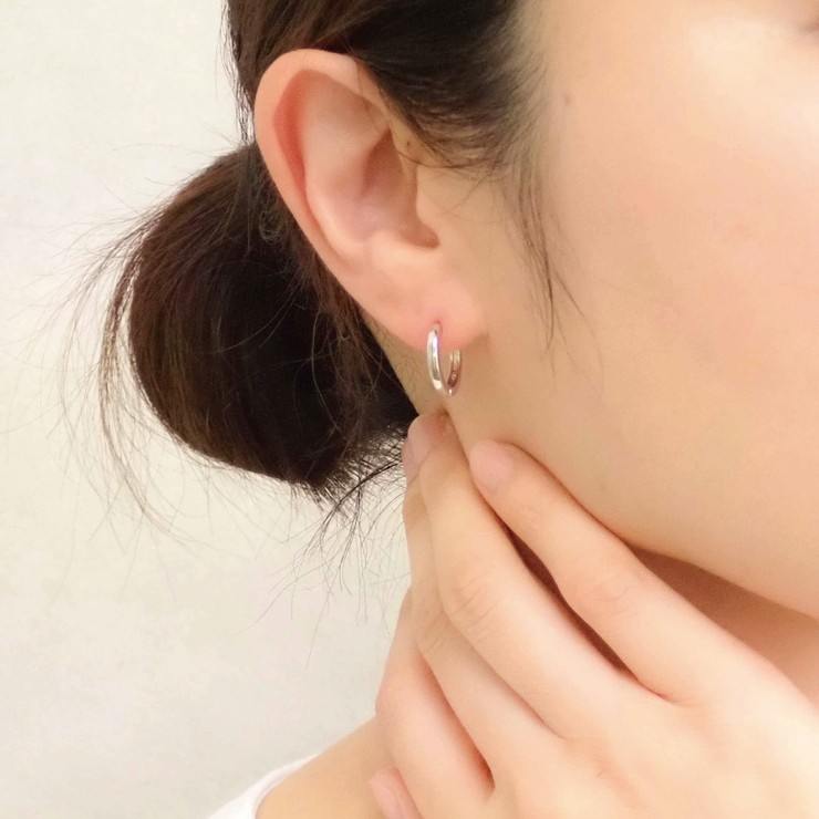角の有るスタイリッシュな形 カチッと止まるワンタッチフープピアス 中折れタイプ | アクセサリーショップPIENA | 詳細画像4 