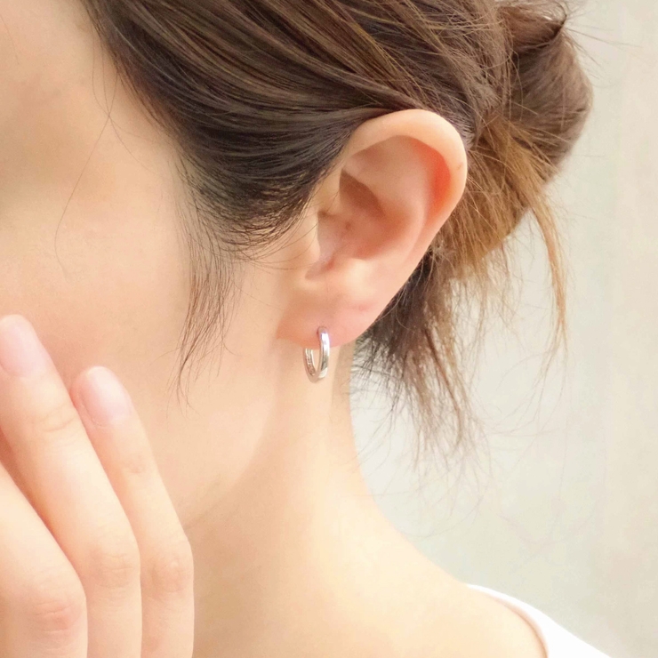 角の有るスタイリッシュな形 カチッと止まるワンタッチフープピアス 中折れタイプ | アクセサリーショップPIENA | 詳細画像5 