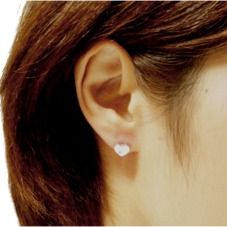 メタリックなハート型の枠に小さなジルコニアをセットしたチタンポストのピアス シル… | アクセサリーショップPIENA | 詳細画像3 