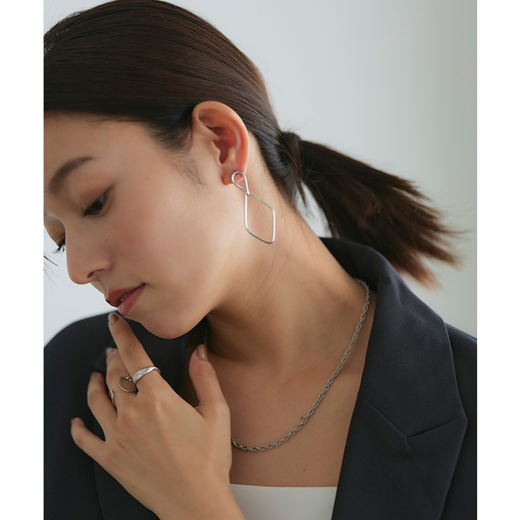ドロップエイトモチーフピアス