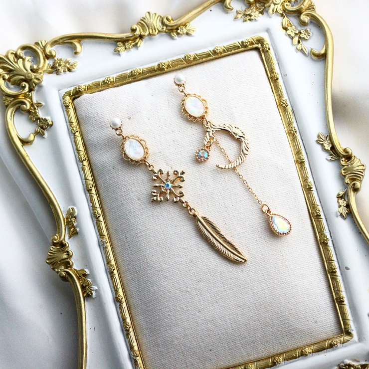 No.1136 Autumn gold ロングピアス　ロングイヤリング ロングピアス ロングイヤリング 左右非対称[品番：FQ000111163