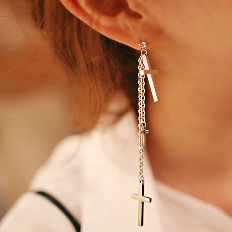 ゆれ感クロスピアス チェーン 3つの十字架[品番：AD000004216