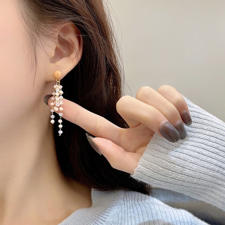 揺れるビジューモチーフが可愛いピアス春 夏 秋 品番 Rkkw Rakuku ラクク のレディースファッション通販 Shoplist ショップリスト