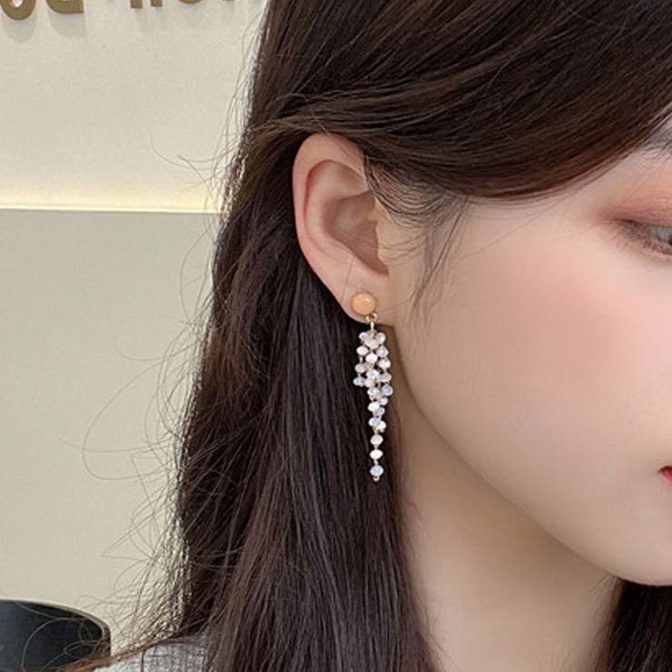揺れるビジューモチーフが可愛いピアス 春 夏 秋 品番 Rkkw Rakuku ラクク のレディースファッション通販 Shoplist ショップリスト