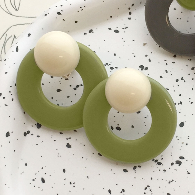 グリーン | バイカラーサークルモチーフイヤリング | RAKUku