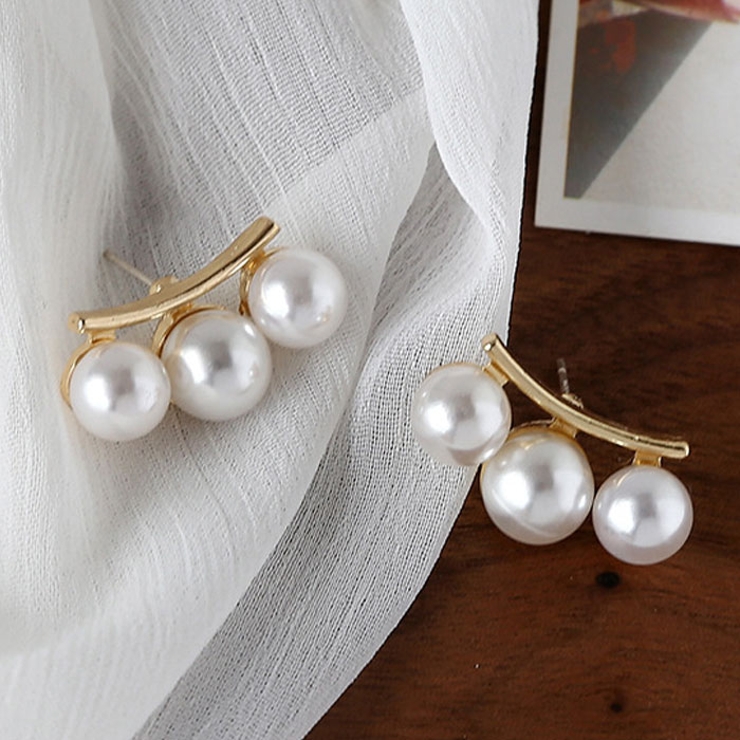 大粒3連フェイクパールピアス | RAKUku | 詳細画像3 
