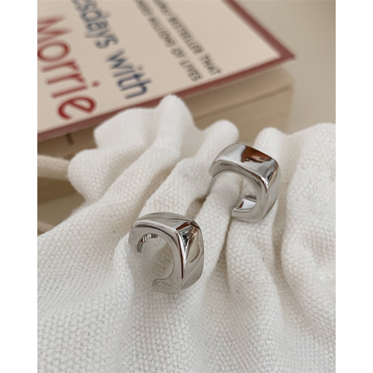 スクエアフープピアス 四角 シンプル モノトーン | RAKUku | 詳細画像4 