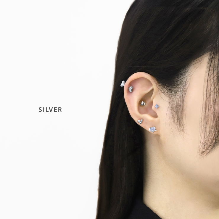 ビジュー サファイア☆軟骨ピアス　こにくま ビジュー サファイア☆軟骨ピアス こにくま様専用