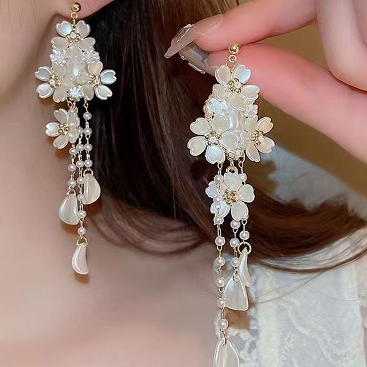 ホワイト | ロングピアス 揺れる 花 | shoppinggo