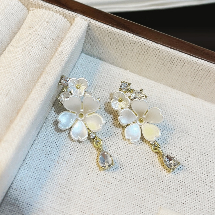 ピアス 揺れる 花 | shoppinggo | 詳細画像2 