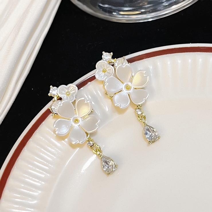 ピアス 揺れる 花 | shoppinggo | 詳細画像5 