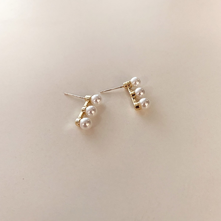 揺れる イヤリング 大ぶりピアス[品番：JRKW0004121