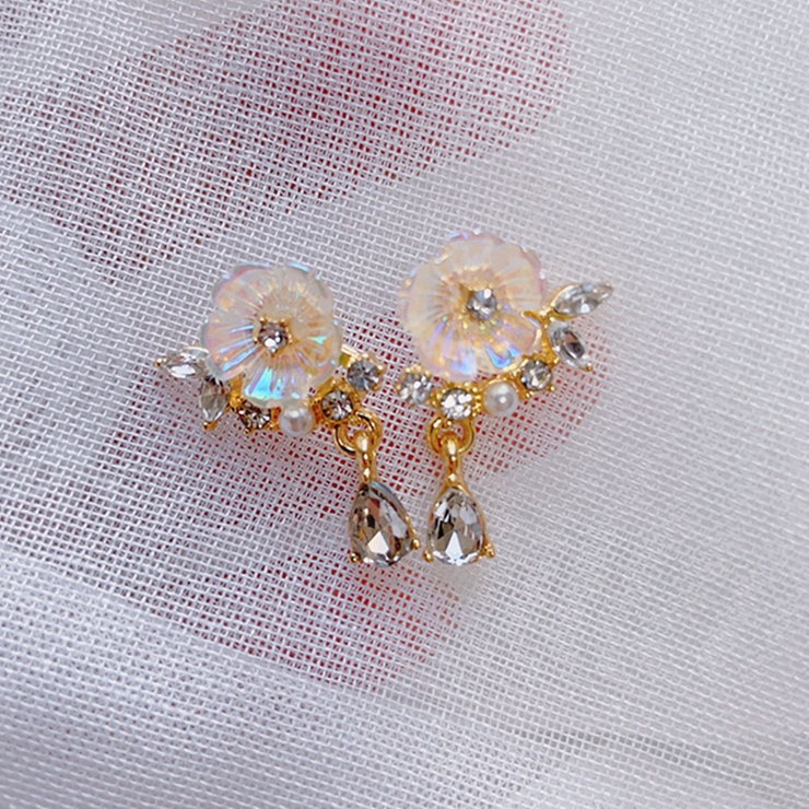 揺れる ピアス 花[品番：JRKW0004043]｜shoppinggo