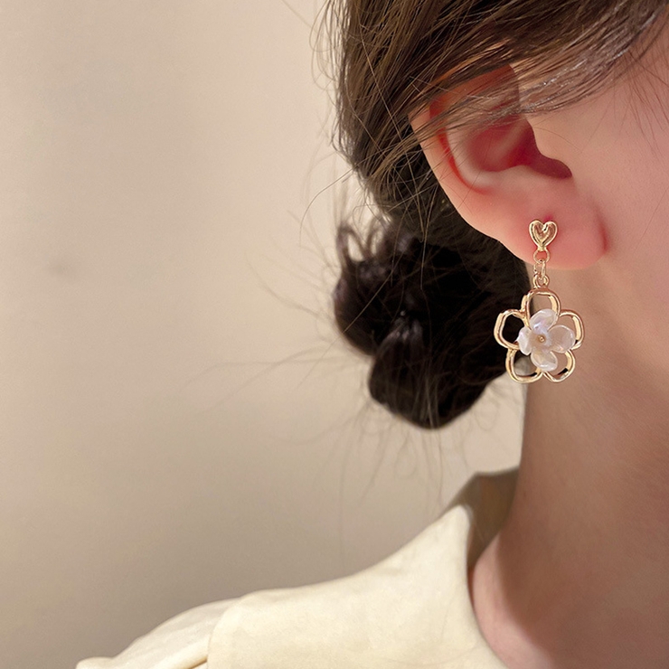 ピアス 揺れる 花 ロングピアス[品番：JRKW0002550]｜shoppinggo
