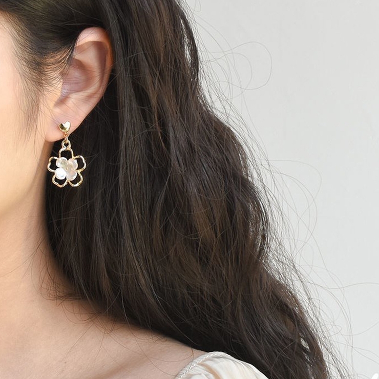 ピアス 揺れる 花 ロングピアス[品番：JRKW0002550]｜shoppinggo