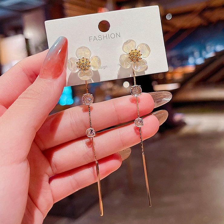 ゴールド】揺れるロングピアス 花 [品番：JRKW0002513]｜shoppinggo