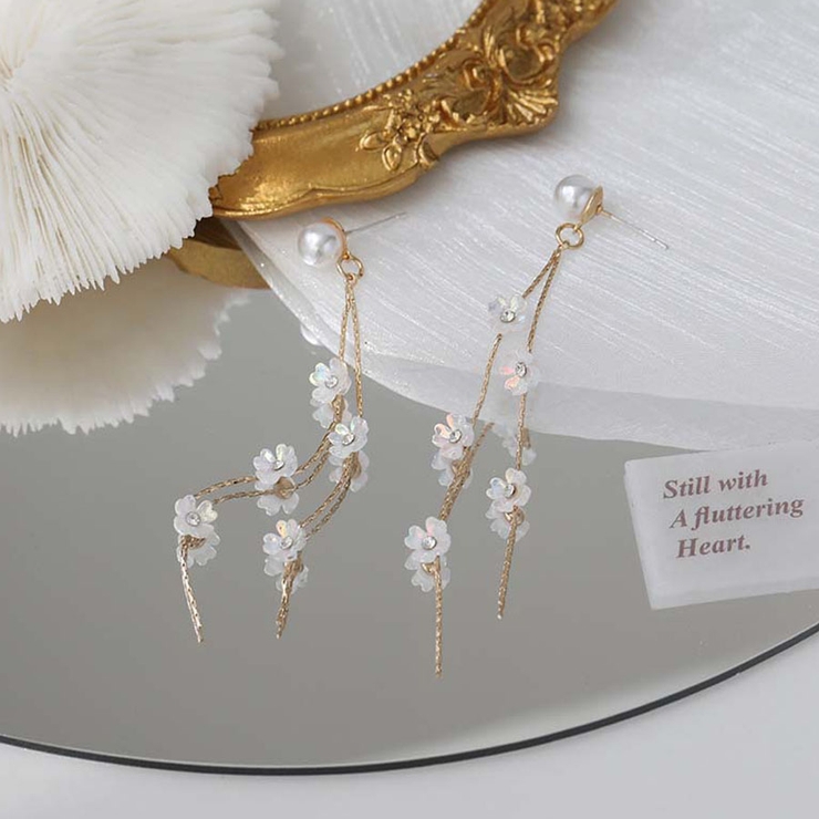 揺れる ロングパールピアス[品番：JRKW0002515]｜shoppinggo