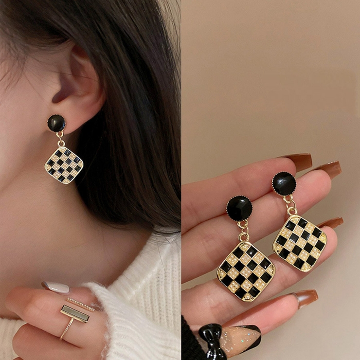 ピアス 四角 揺れる[品番：JRKW0002657]｜shoppinggo
