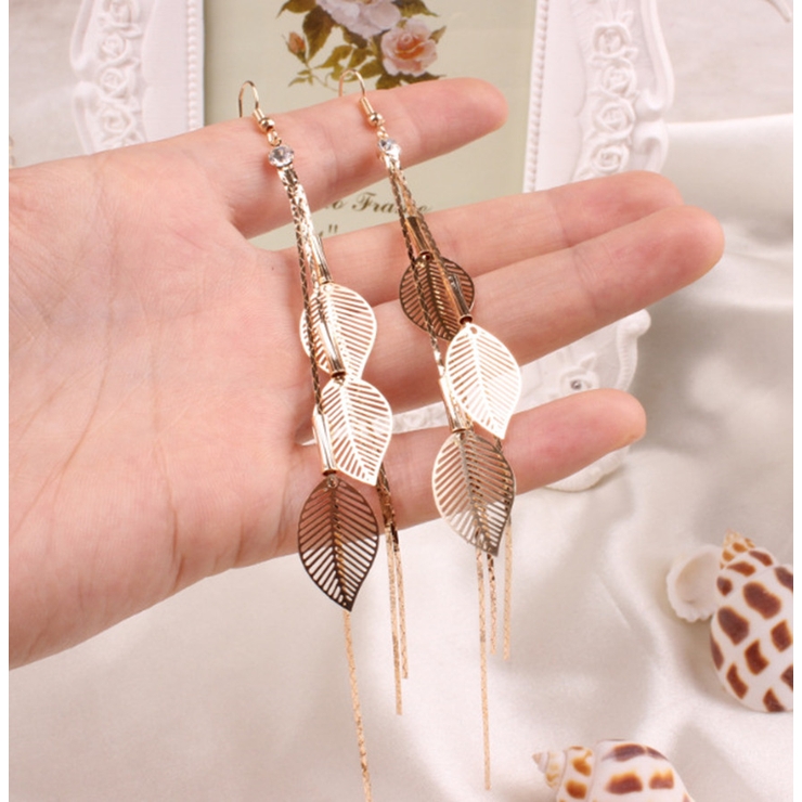 ピアス イヤリング 木の葉 葉 葉っぱ 揺れ感 キラキラ[品番 