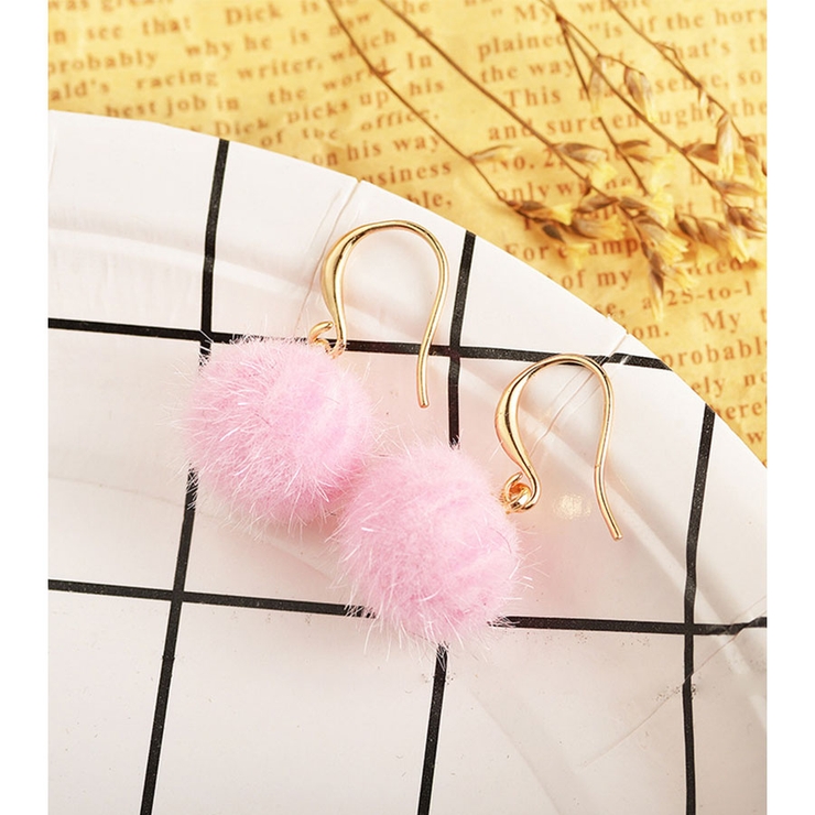ふわふわ ファーピアス イヤリング[品番：JRKW0002689]｜shoppinggo