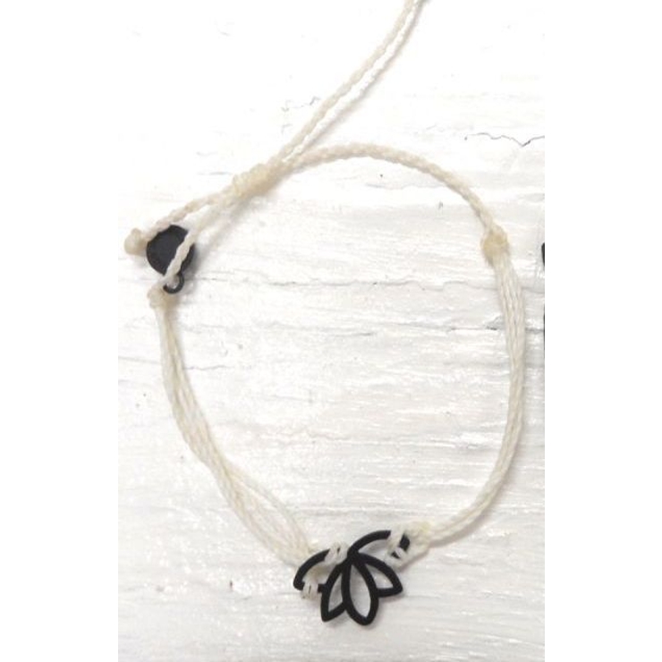 ホワイト | プラヴィダブレスレット LOTUS BITTY CHARMS  | BACKHEAD