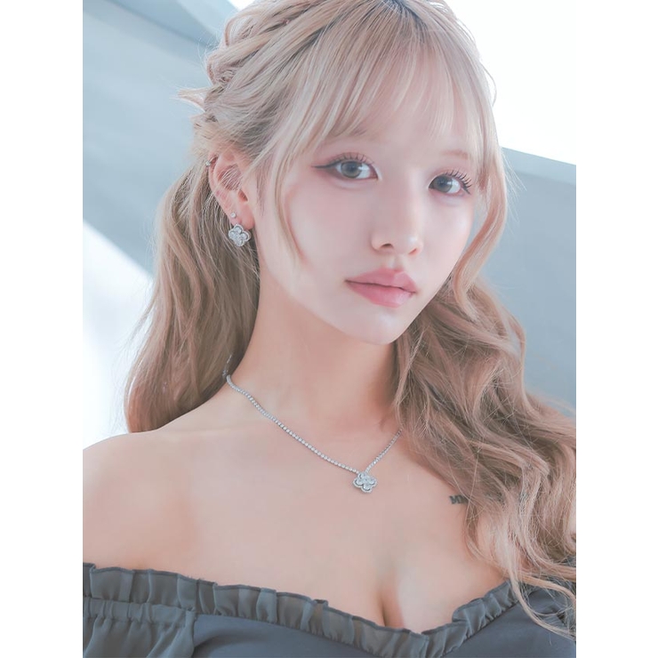 四つ葉のクローバーモチーフ＊ネックレス＆ピアスセット アクセサリーセット 小ぶり | Tika | 詳細画像4 