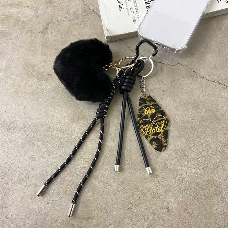 ブラック | ファーハートチャームストラップ | non-hedge 