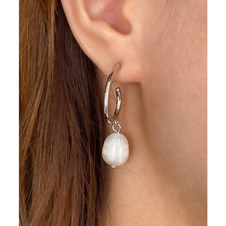 パールフープピアス 存在感のあるパールがアクセントをプラス 小物 | titivate | 詳細画像6 