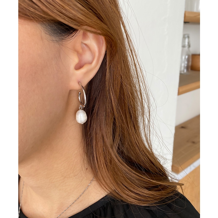 パールフープピアス 存在感のあるパールがアクセントをプラス 小物 | titivate | 詳細画像7 