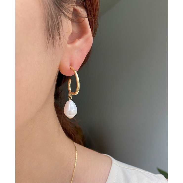 パールフープピアス 存在感のあるパールがアクセントをプラス 小物 | titivate | 詳細画像9 