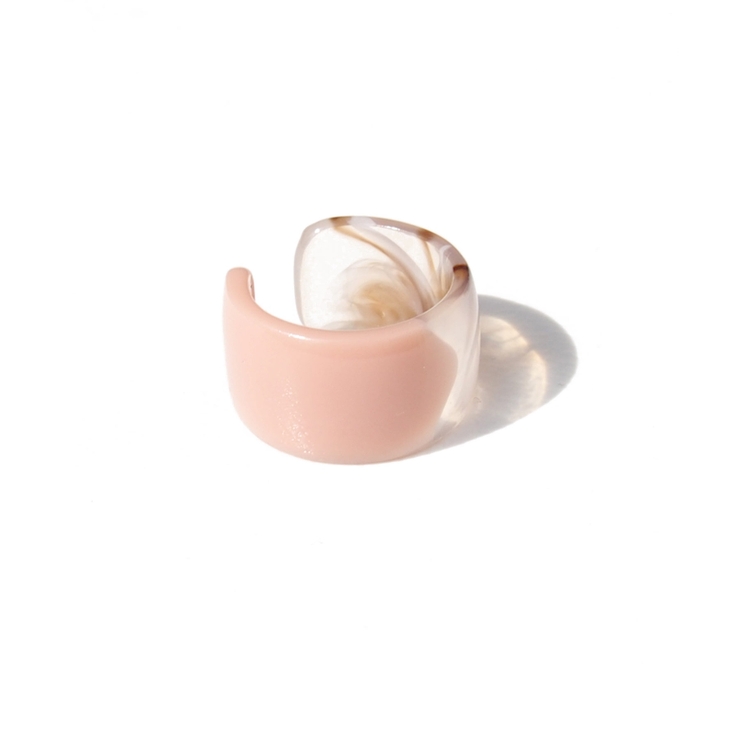 ピンク