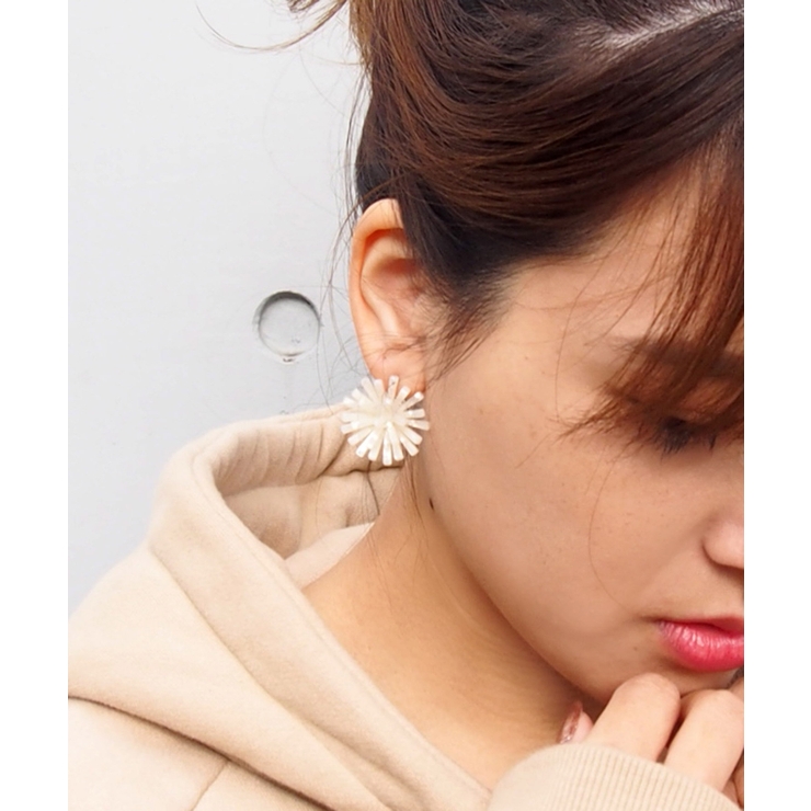 ピアス 花モチーフ アクリル[品番：TRNA0001308]｜TRANSIT