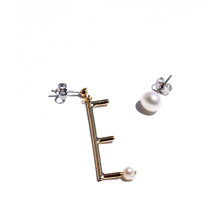E | オリジナル ピアス イニシャル | TRANSIT ACCSESSORY 