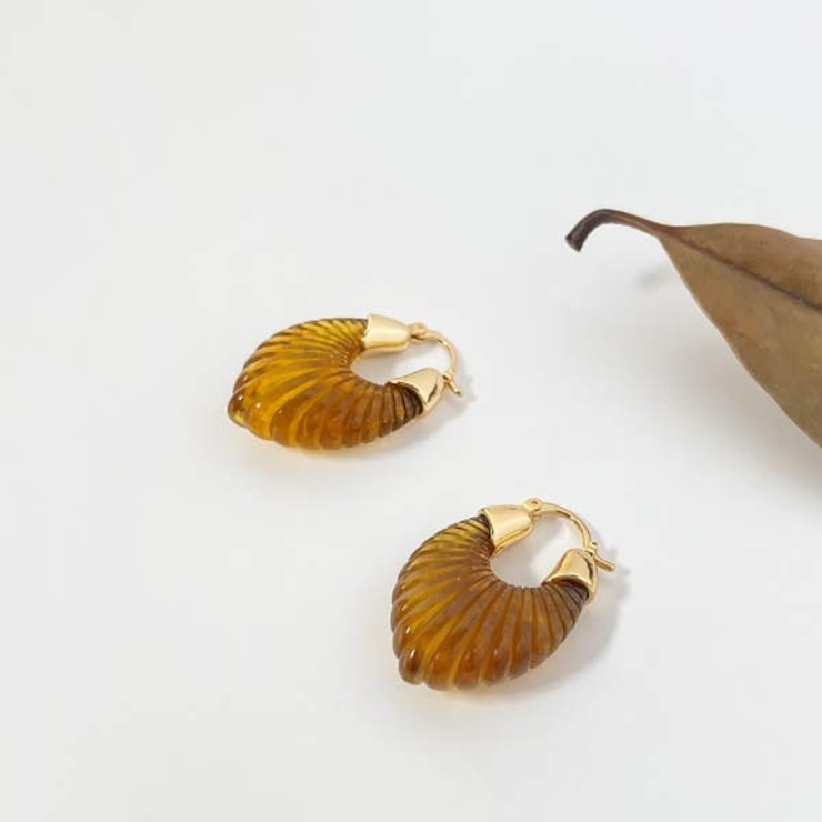 シェル 貝 ピアス[品番：VCTW0003778]｜VICTORIA（ヴィクトリア）の