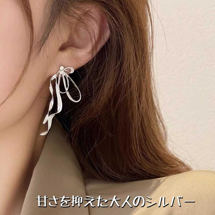 立体メタルリボンイヤリング 揺れない固定デザイン 大人のメタリックアクセ | VICTORIA | 詳細画像3 