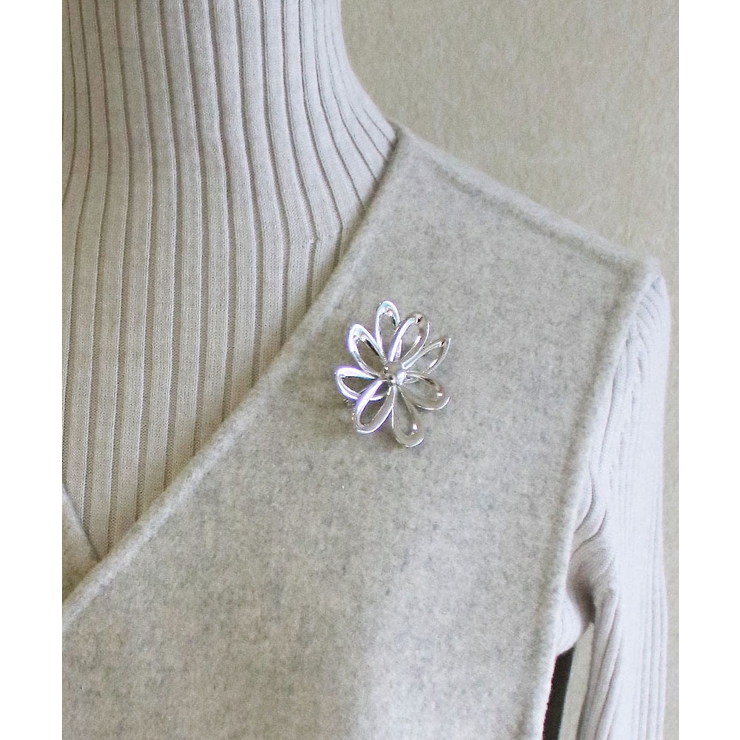 ブローチ メタル フラワー[品番：VTNA0004736]｜VINGTAINE