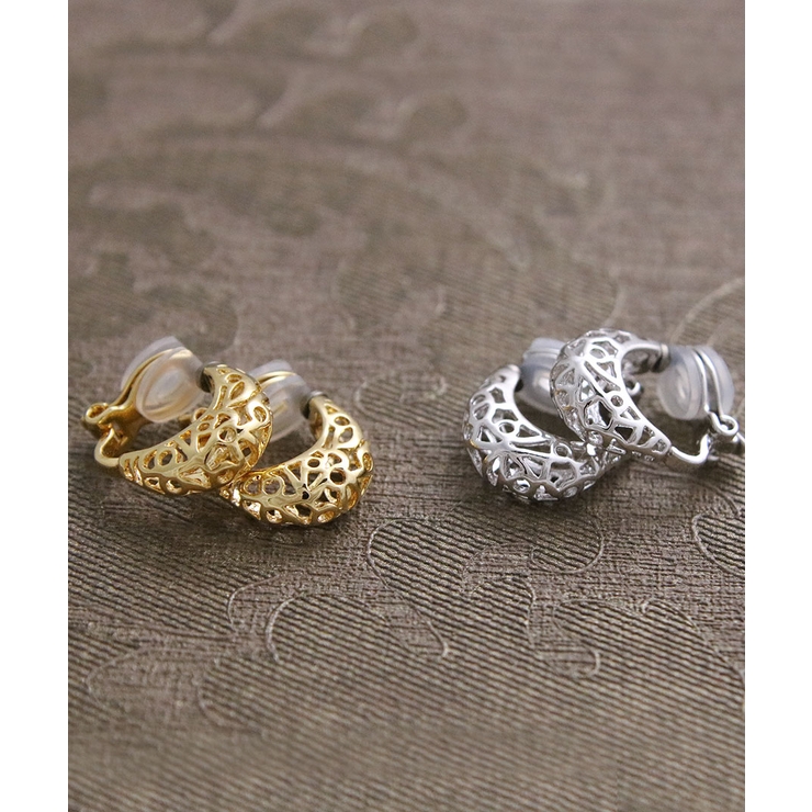 透かし模様ミニフープイヤリング シンプル ゴールド | VINGTAINE | 詳細画像9 