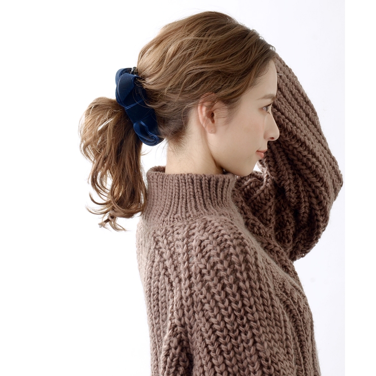 ネイビー | ベルベットツイストリボンバナナクリップ エレガント ヘアクリップ | VINGTAINE