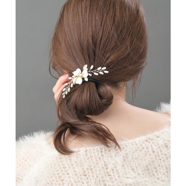 ワンカラー | フラワーヘアクリップ パール調ビーズ ゴールドリーフ | VINGTAINE