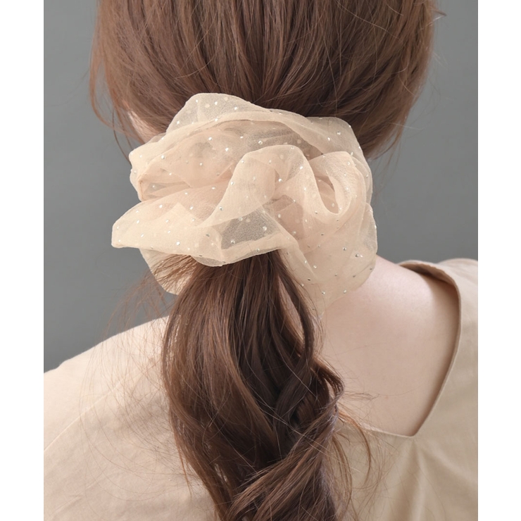 スタッズ付きボリュームシュシュ シアー ヘアアレンジ | VINGTAINE | 詳細画像4 