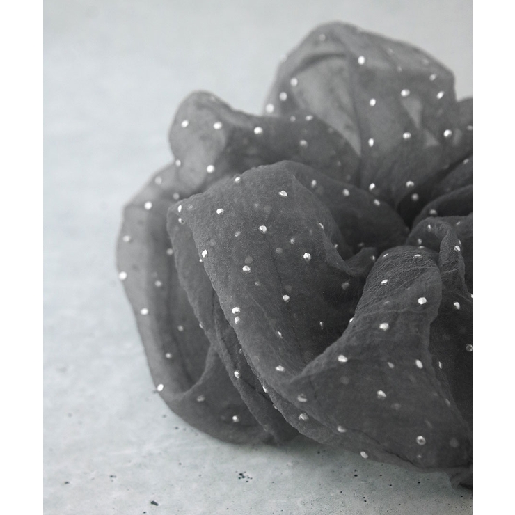 スタッズ付きボリュームシュシュ シアー ヘアアレンジ | VINGTAINE | 詳細画像8 