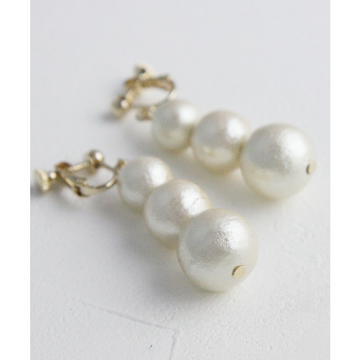 3粒グラデーションコットンパールピアス イヤリング ネジバネ式 | VINGTAINE | 詳細画像5 