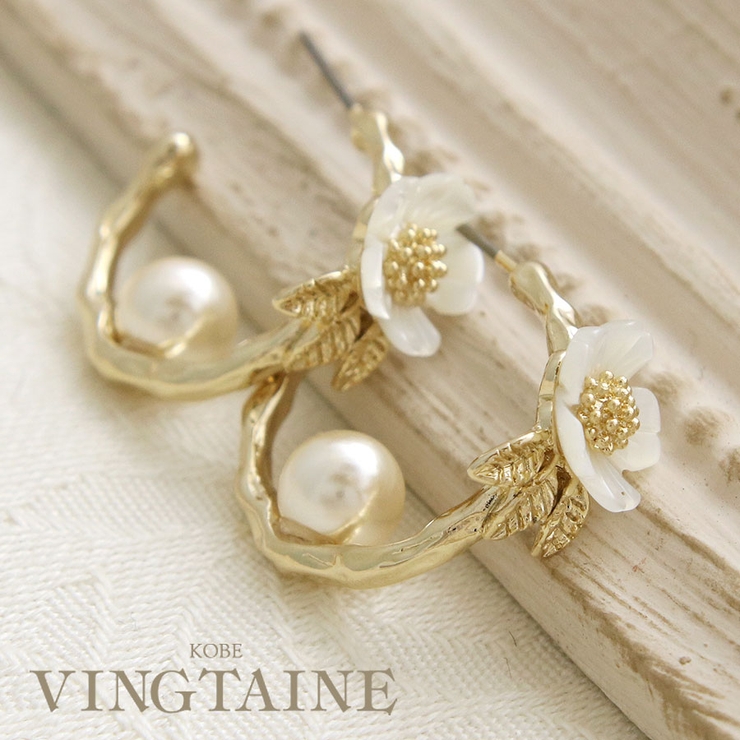 シェルフラワー×ポイントパールフープピアス イヤリング かわいい | VINGTAINE | 詳細画像1 