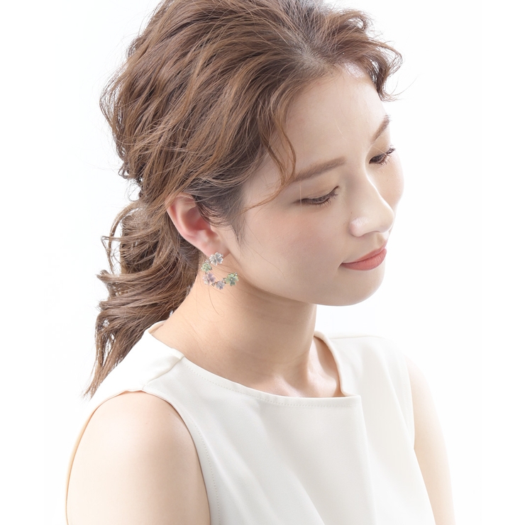 フラワーカーブピアス イヤリング 大人カジュアル | VINGTAINE | 詳細画像10 