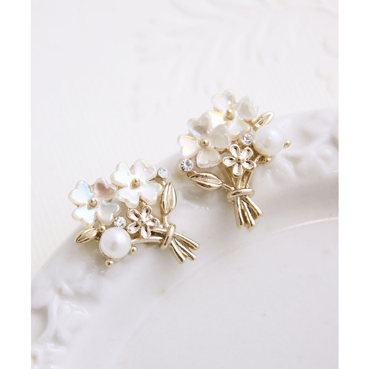 【992】リボンとブーケとタッセルのピアス／イヤリング 992】リボンとブーケとタッセルのピアス／イヤリング タッセル