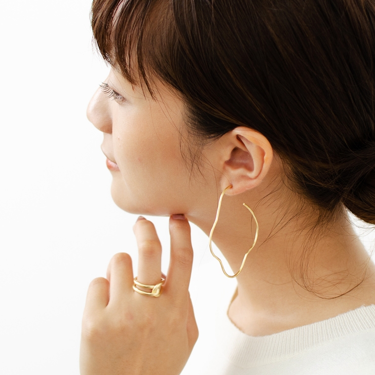 ウェーブラインピアスレディースピアス【SALE/42%OFF】ジュエリーアクセサリープレゼントマット大きいサイズアンティークヴィンテージ風カーブフックピアス《ゴールド/シルバー》キャッチ付きpiercevkoa-p439【送料無料/メール便】