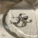 シルバー | サージカルステンレスツイストフープピアス アレルギー対応素材 長時間着用OK | feu